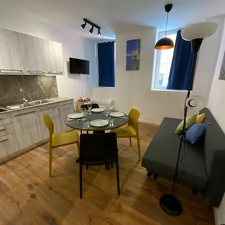 Elegante Bilocale Tra Stazione E Centro Storico Apartament Triest